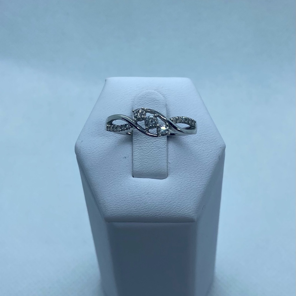 10k Diamond Ring